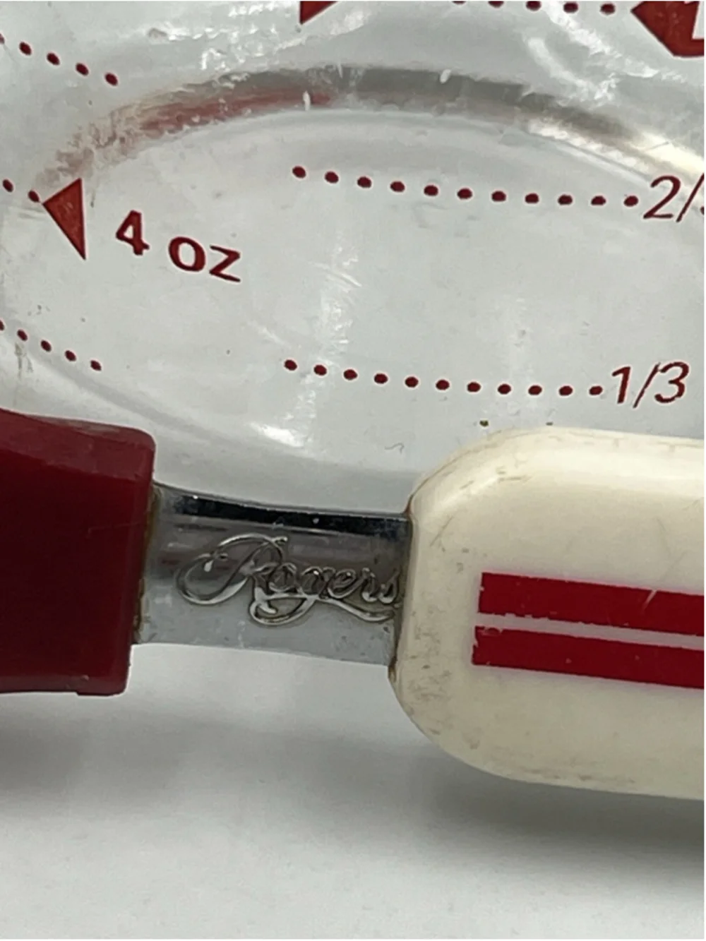 RARE VINTAGE ROGERS Co NYLON LONG ICING SPREADER RED JAPAN W/PYREX MEASURECUP